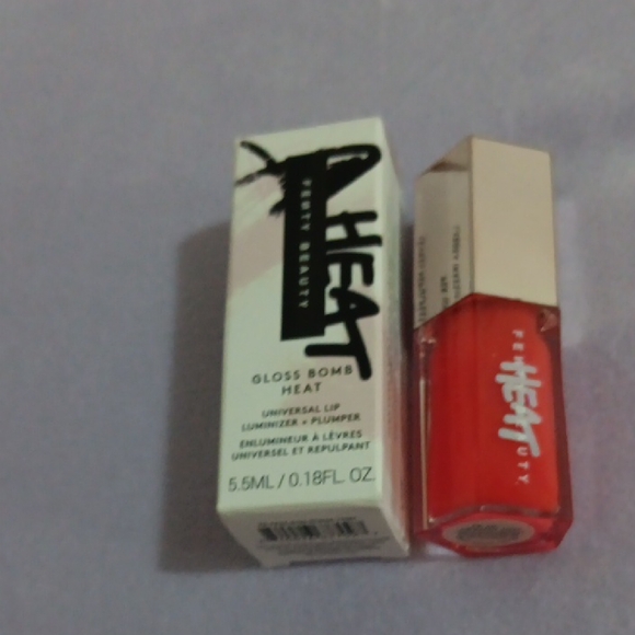 Fenty Beauty Gloss Bomb Heat - Hot Cherry 01 🍒 - Picture 3 of 4
